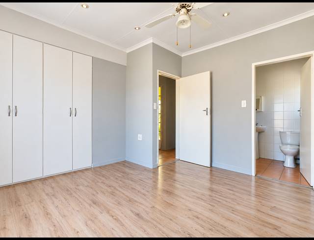 2 BEDROOM RETIREMENT UNIT FOR SALE IN THREE RIVERS EAST